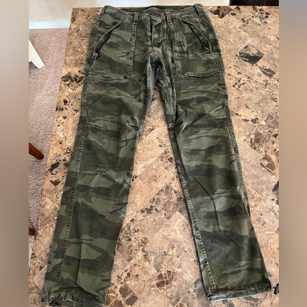 Abercrombie and Fitch men’s camo pants